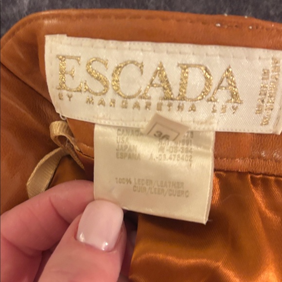 ESCADA LEATHER SKIRT - Picture 6 of 6